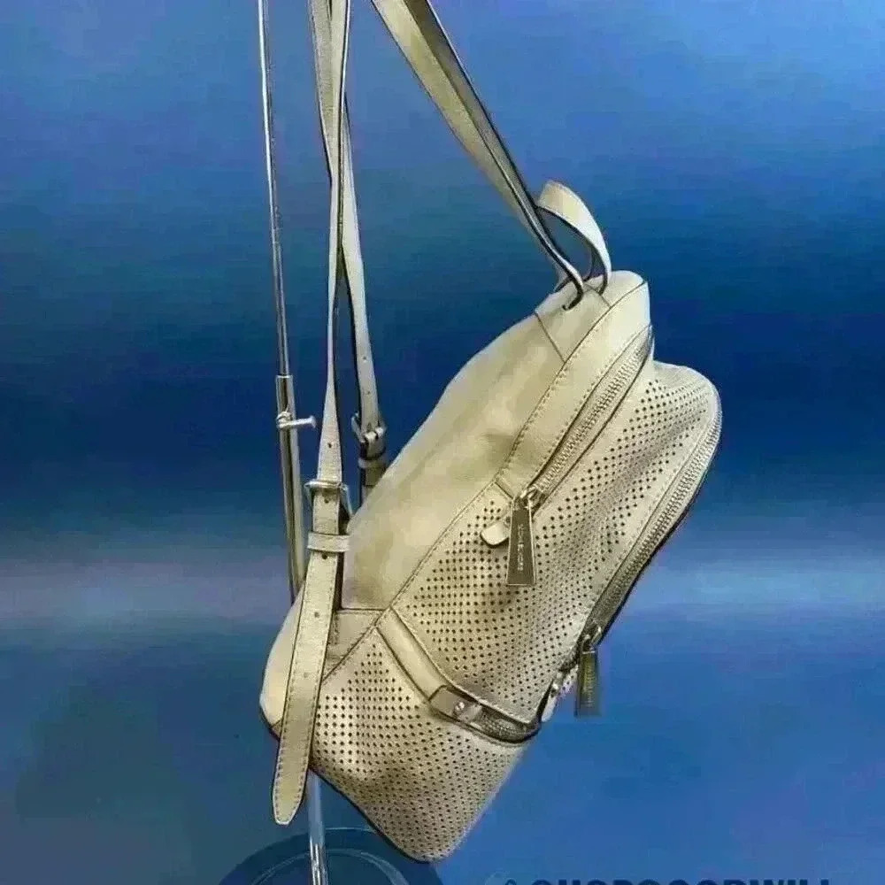 𝅺MICHAEL Kors Backpack​ - Picture 3 of 8